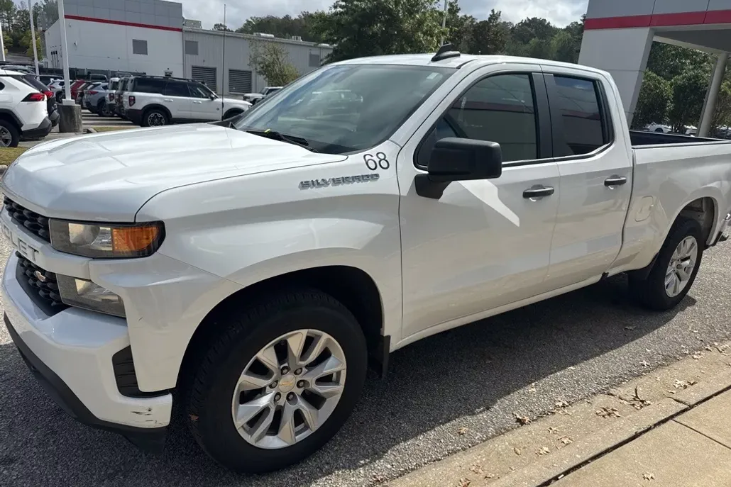 2022 Chevrolet Silverado 1500 Custom photo 1