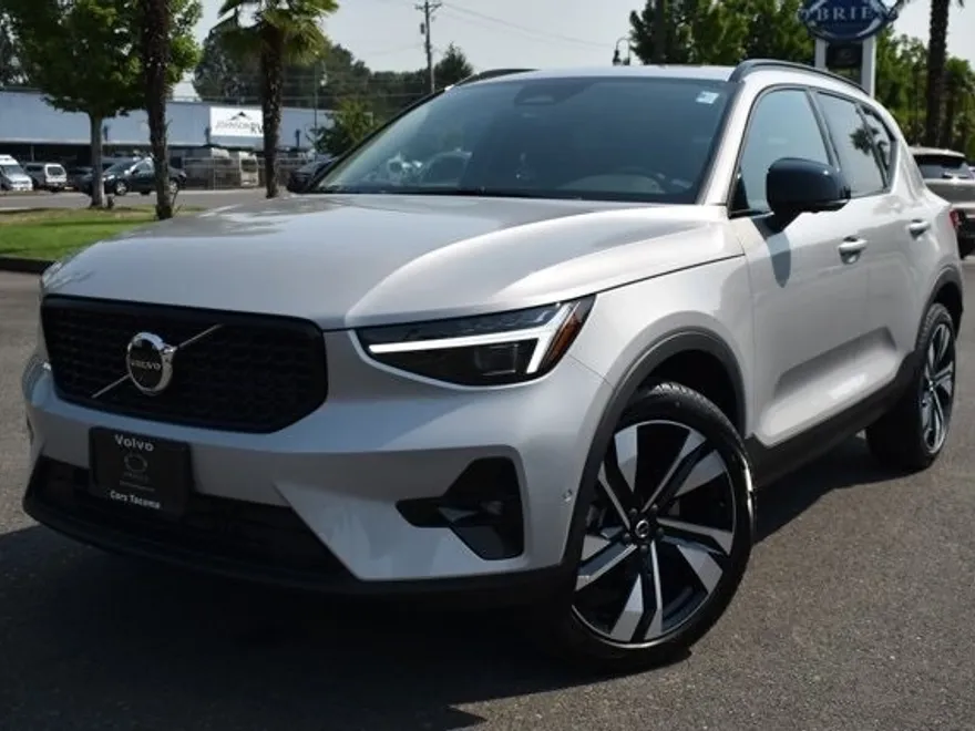 2025 Volvo XC40 Plus photo 1
