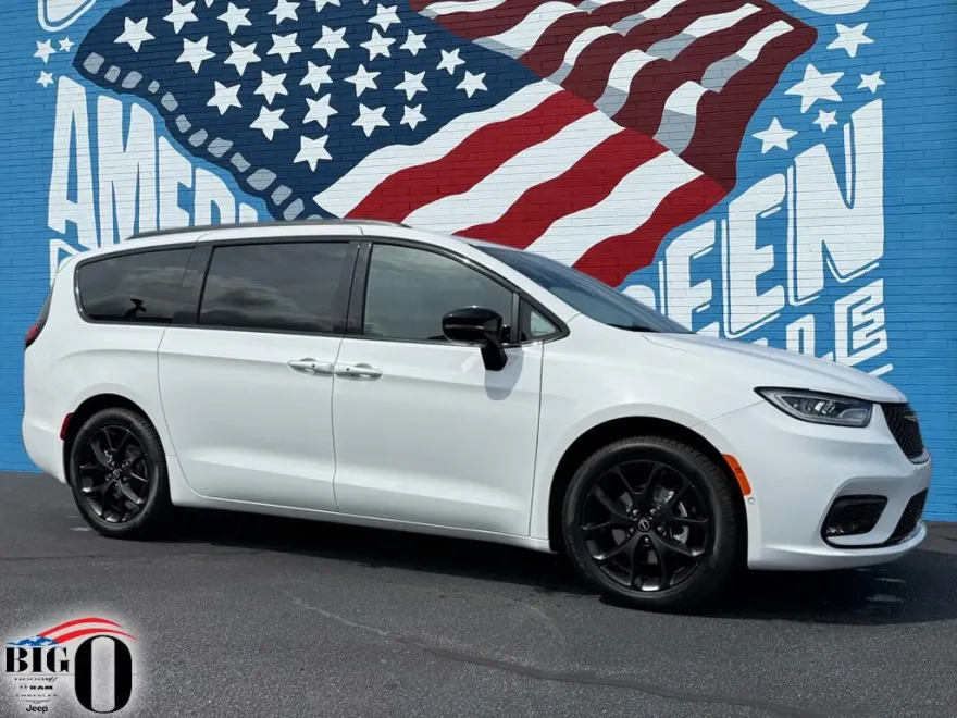 2026 Chrysler Pacifica Limited photo 1