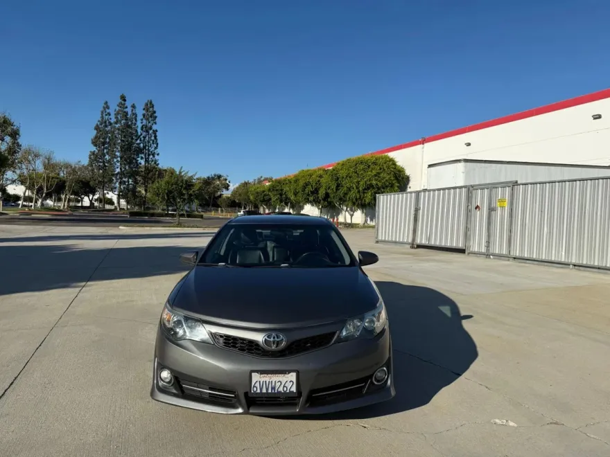 2012 Toyota Camry L photo 1