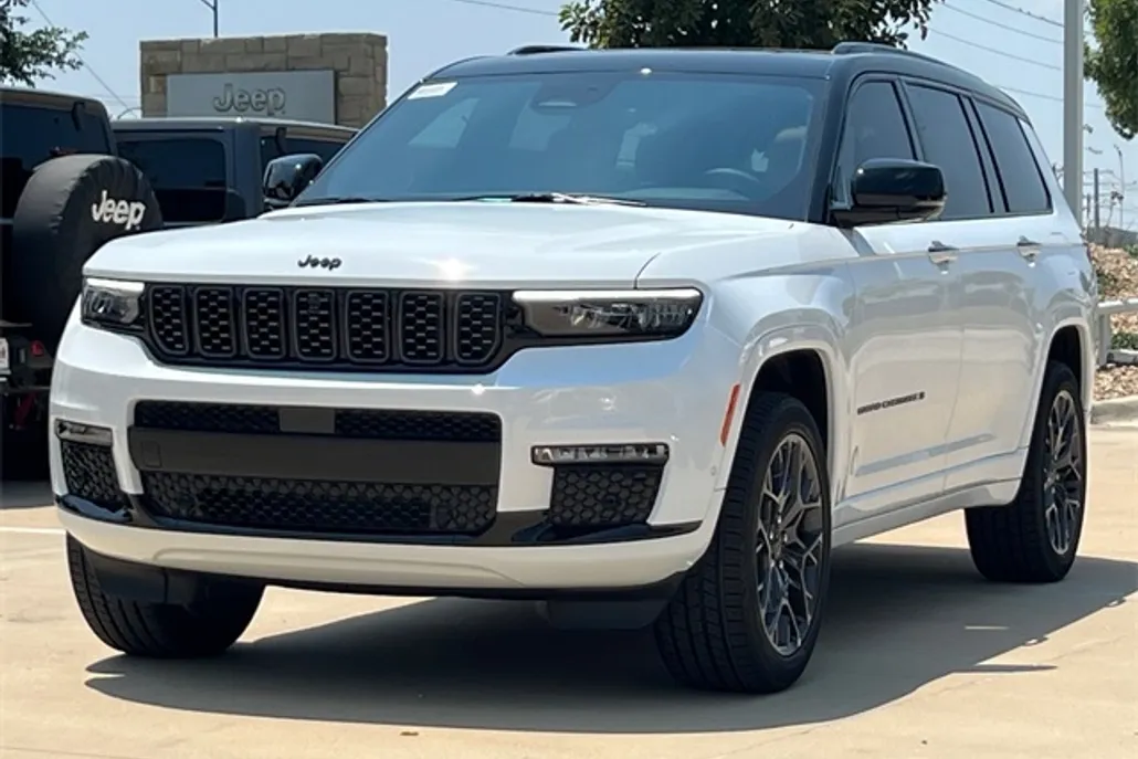 2025 Jeep Grand Cherokee L Summit photo 1