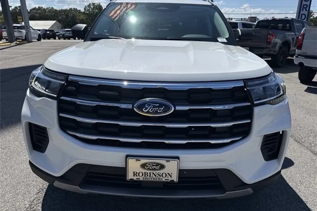 2025 Ford Explorer photo 1