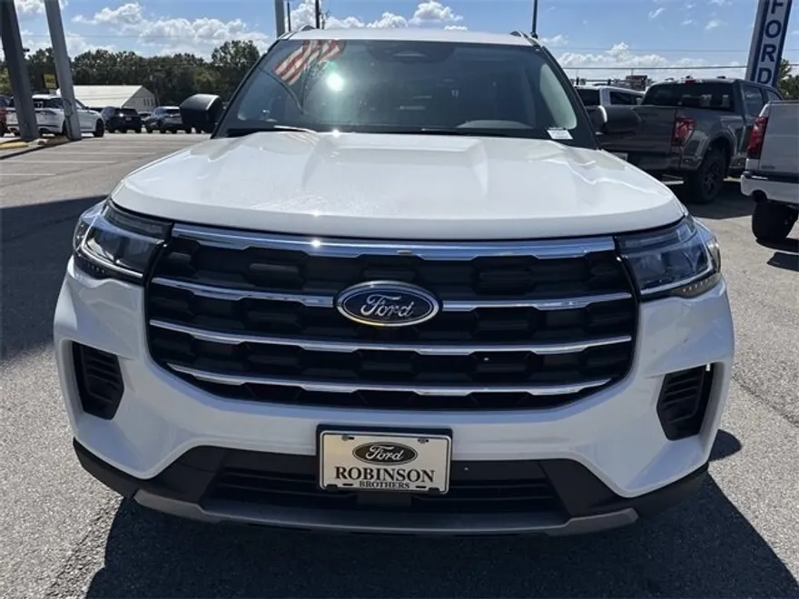 2025 Ford Explorer photo 1