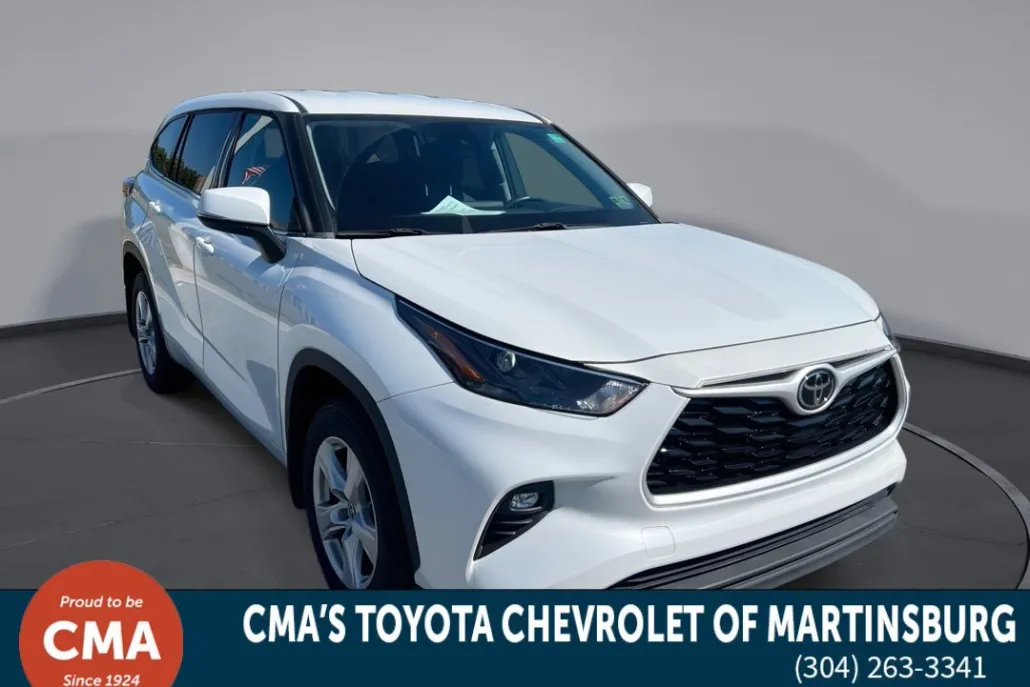 2022 Toyota Highlander LE photo 1