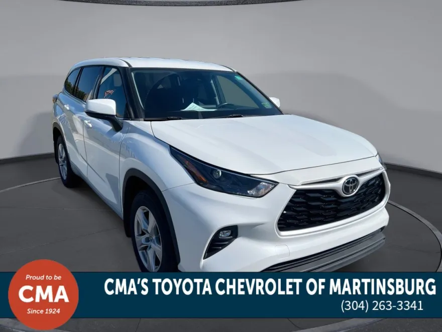2022 Toyota Highlander LE photo 1