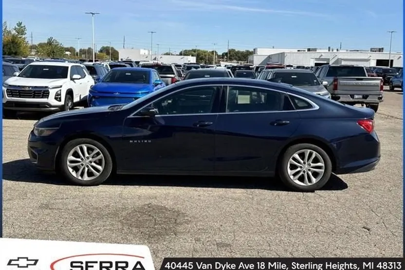 2017 Chevrolet Malibu 1LT photo 1