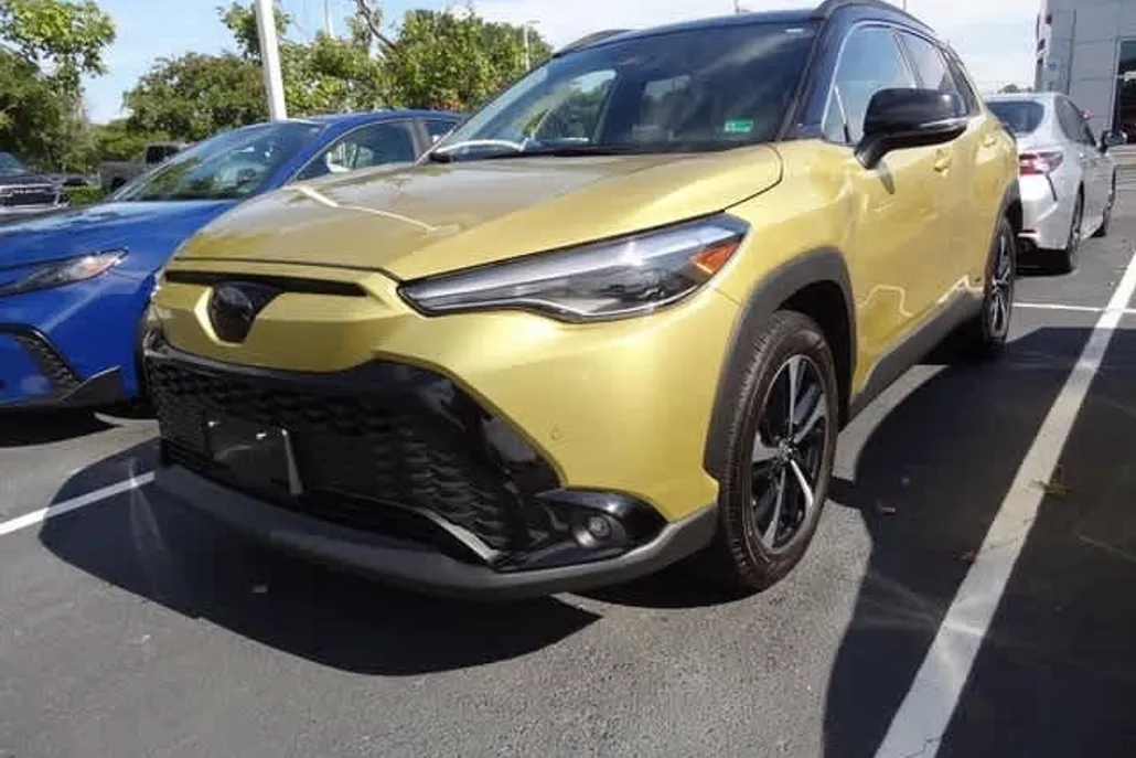 2023 Toyota Corolla Cross Hybrid XSE photo 1