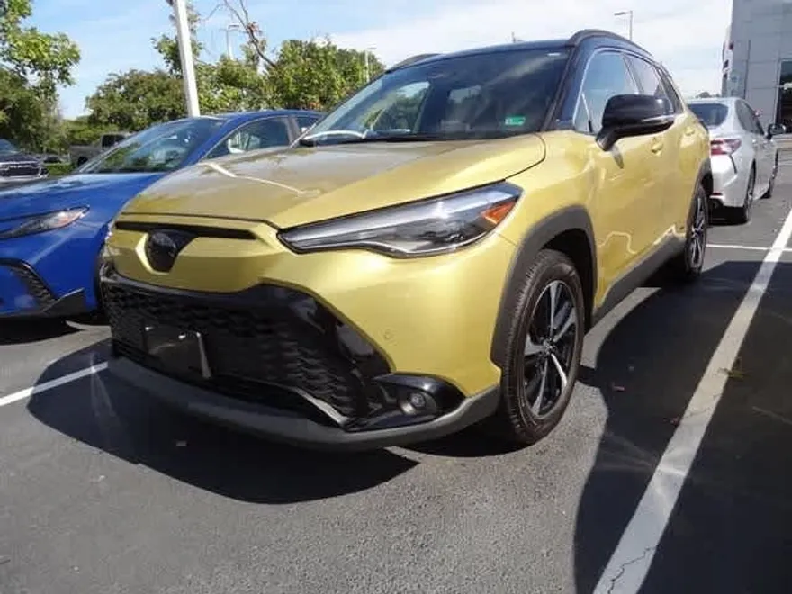 2023 Toyota Corolla Cross Hybrid XSE photo 1