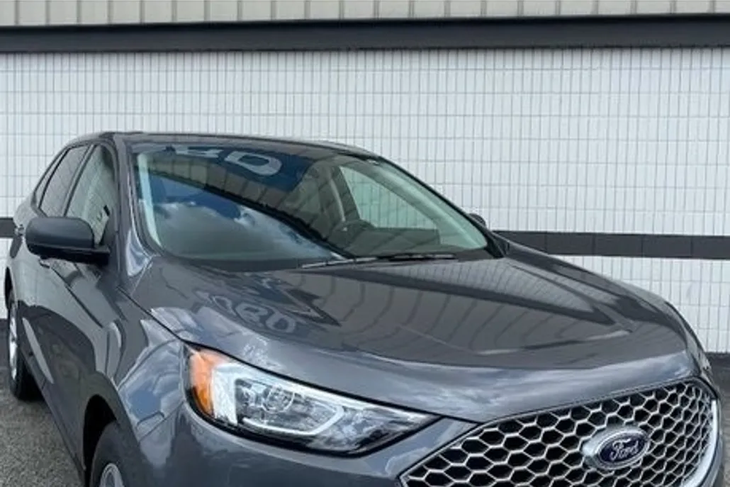 2024 Ford Edge SE photo 1