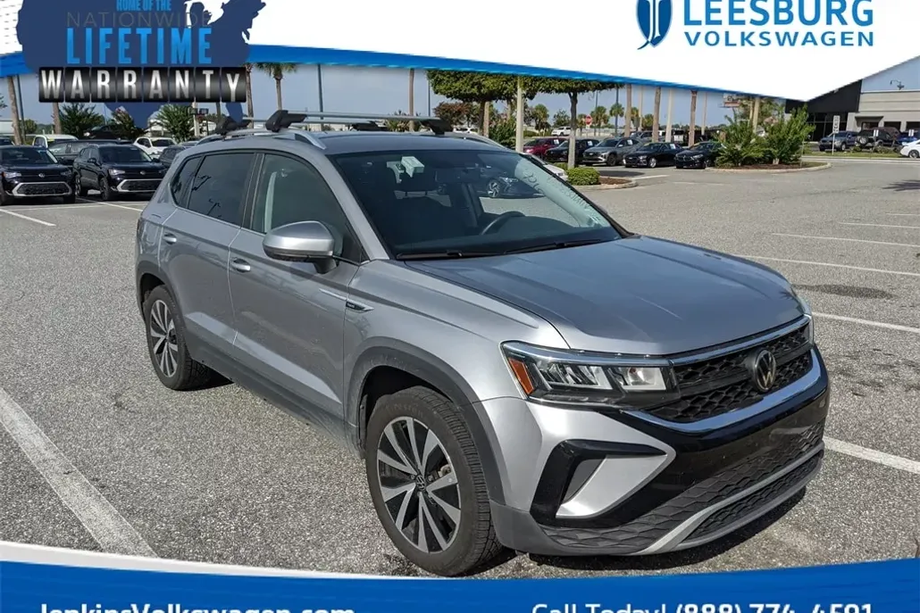 2022 Volkswagen Taos SE photo 1