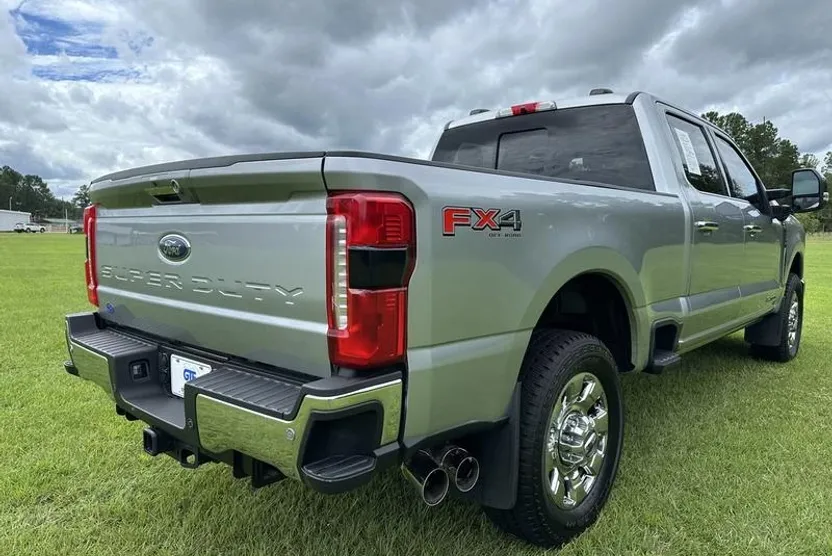 2023 Ford F-250 photo 1
