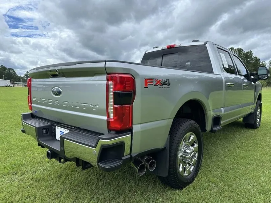 2023 Ford F-250 photo 1