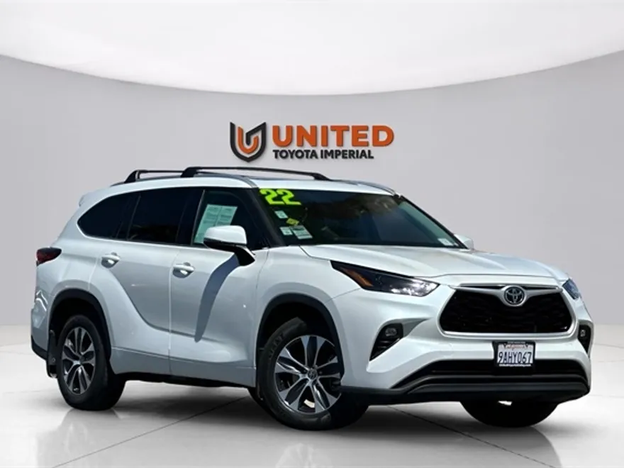 2022 Toyota Highlander XLE photo 1