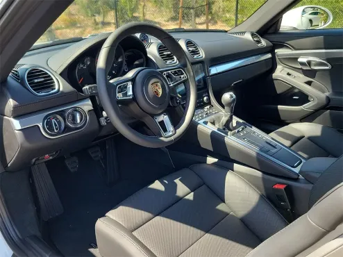 2025 Porsche Cayman photo 4