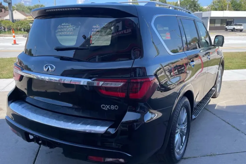 2019 Infiniti QX80 Luxe photo 1