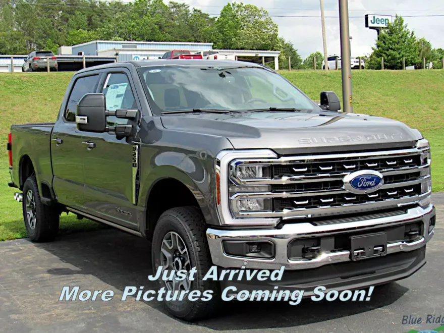2025 Ford F-250 Lariat photo 1