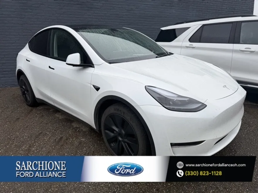 2025 Tesla Model Y Long Range photo 1