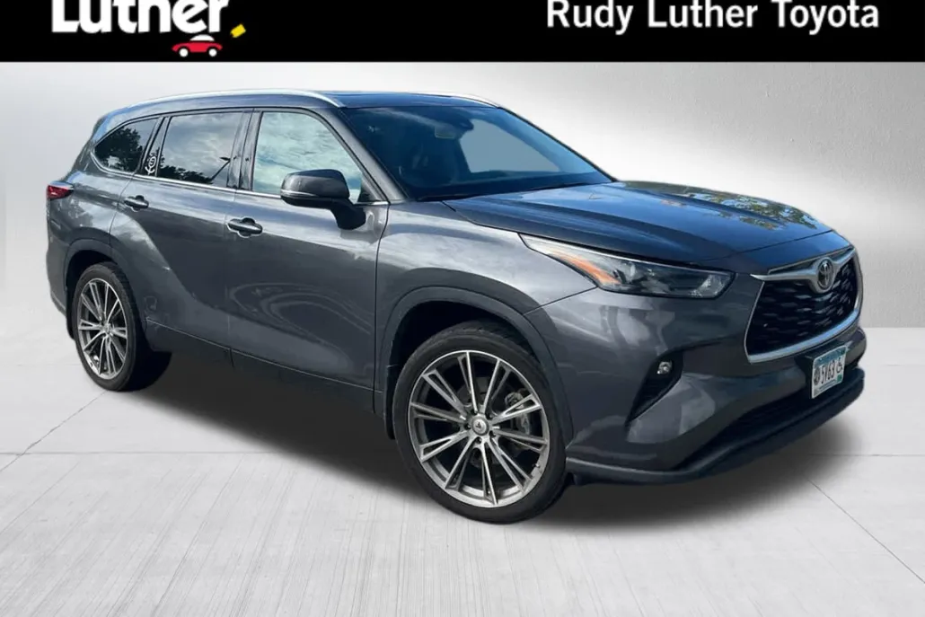 2022 Toyota Highlander XLE photo 1