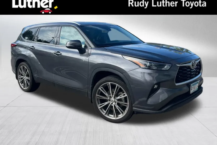 2022 Toyota Highlander XLE photo 1