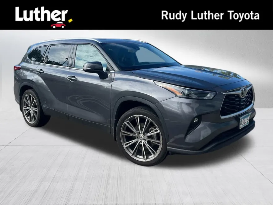 2022 Toyota Highlander XLE photo 1