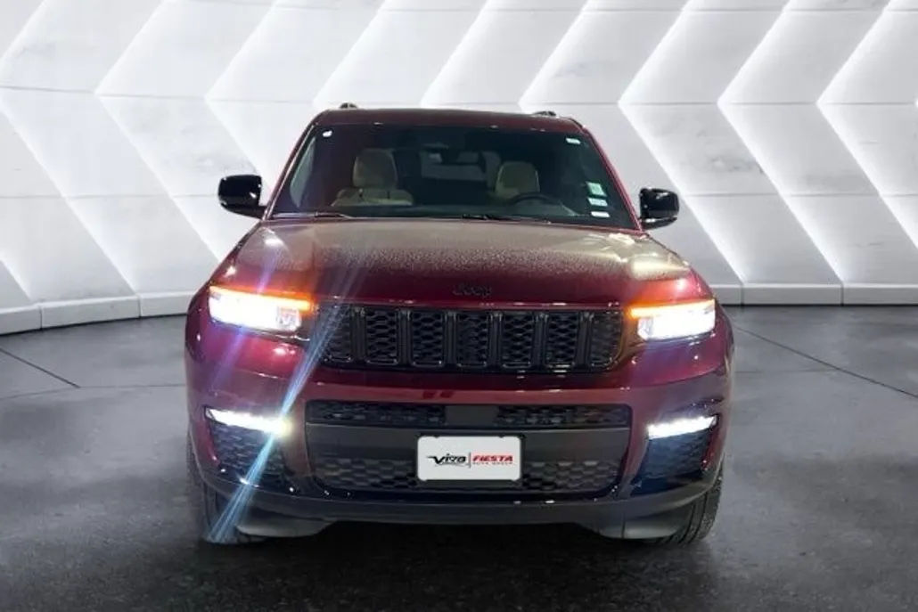 2023 Jeep Grand Cherokee Limited photo 1