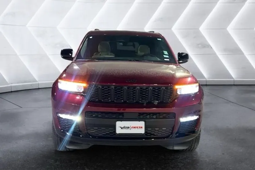 2023 Jeep Grand Cherokee Limited photo 1