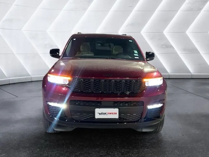 2023 Jeep Grand Cherokee Limited photo 1
