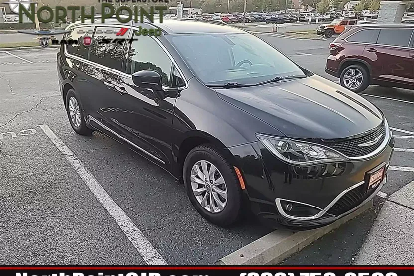 2018 Chrysler Pacifica Touring Plus photo 1