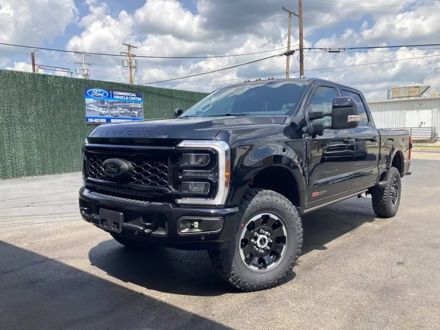 2025 Ford F-250 Lariat photo 1