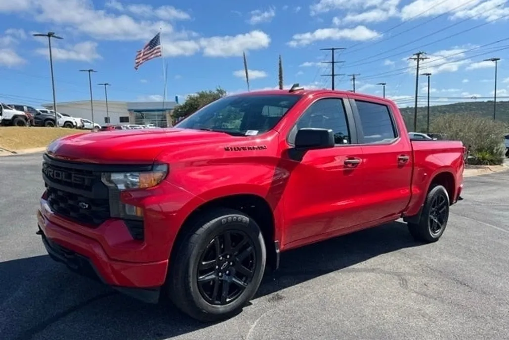 2022 Chevrolet Silverado 1500 Custom photo 1