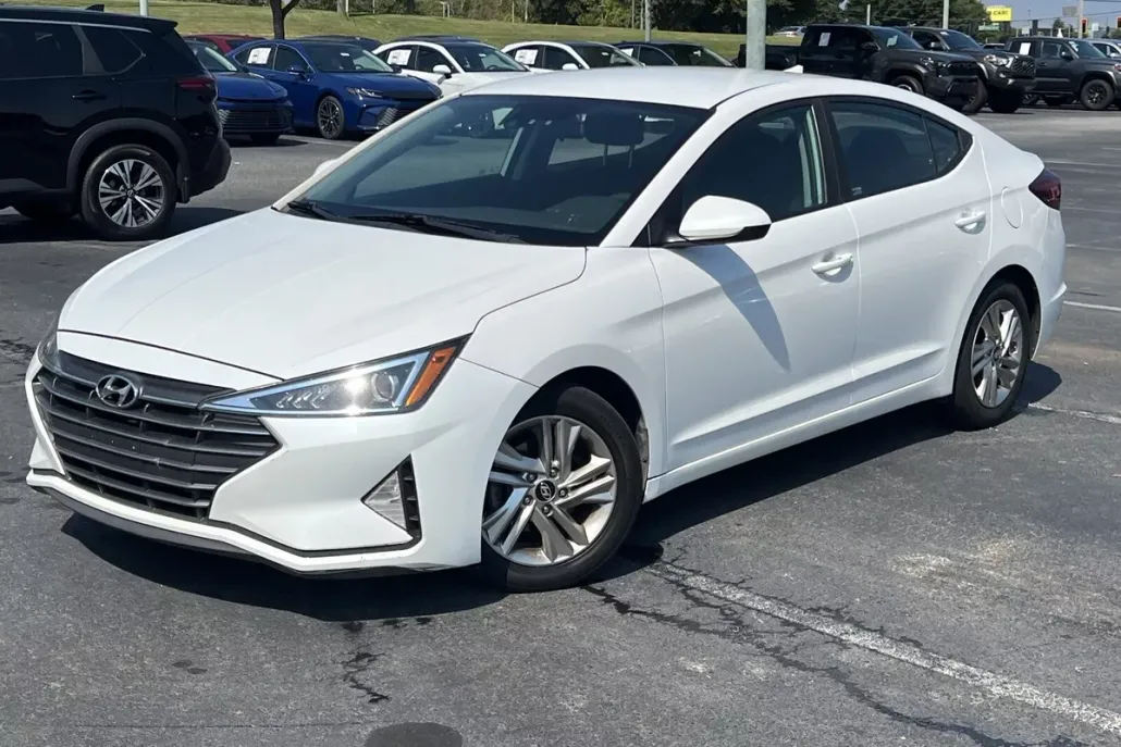 2019 Hyundai Elantra SEL photo 1