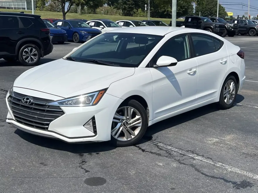 2019 Hyundai Elantra SEL photo 1