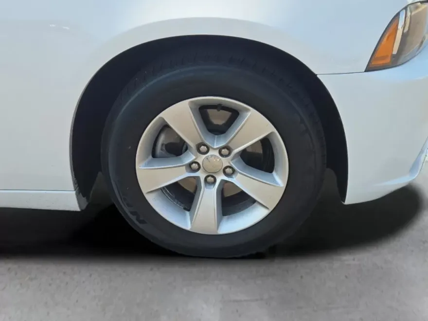 2014 Dodge Charger SE photo 1