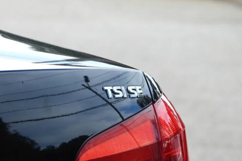 2014 Volkswagen Passat SE photo 1