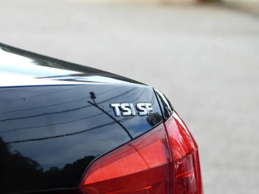 2014 Volkswagen Passat SE photo 1