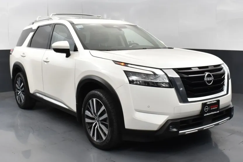 2022 Nissan Pathfinder Platinum photo 1
