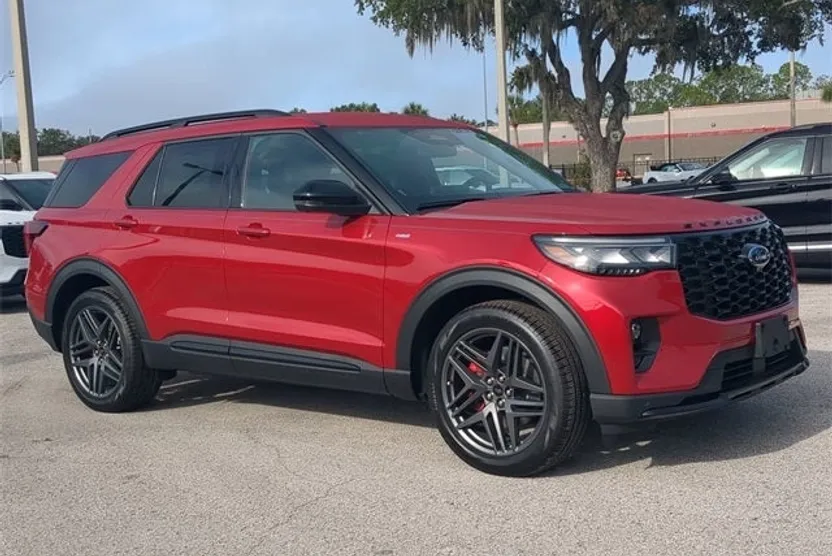 2025 Ford Explorer ST-Line photo 1