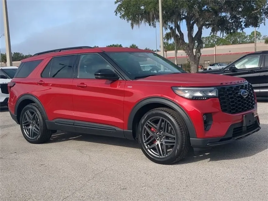 2025 Ford Explorer ST-Line photo 1