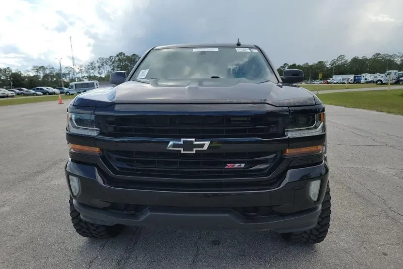 2019 Chevrolet Silverado 1500 LT photo 1