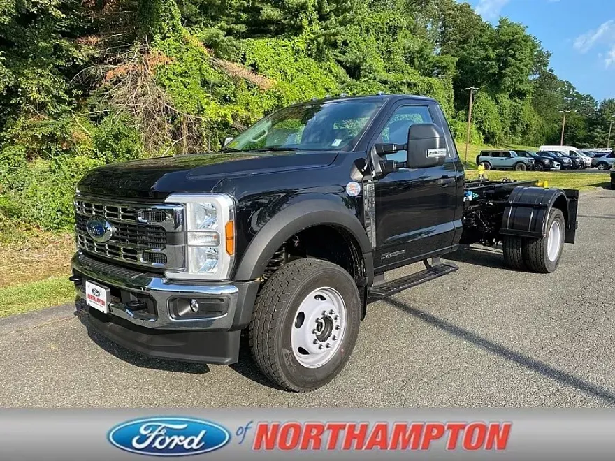 2025 Ford F-600 photo 1