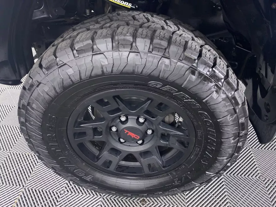2016 Toyota 4Runner Limited photo 1
