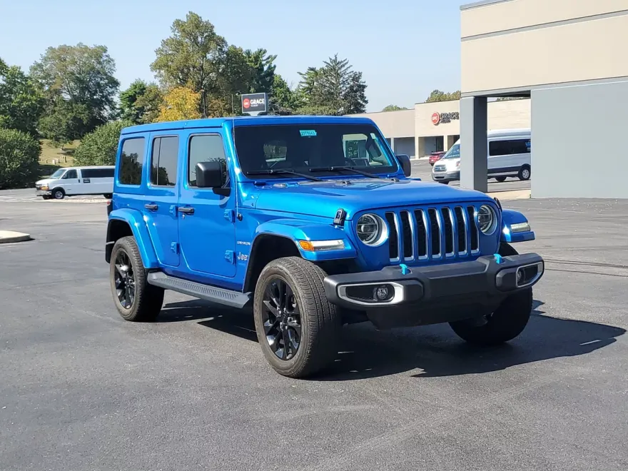 2022 Jeep Wrangler 4xe Unlimited Sahara photo 1
