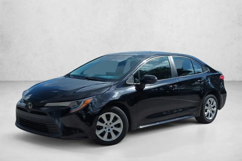 2023 Toyota Corolla LE photo 1