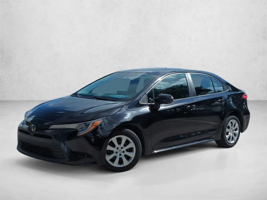 2023 Toyota Corolla LE photo 1