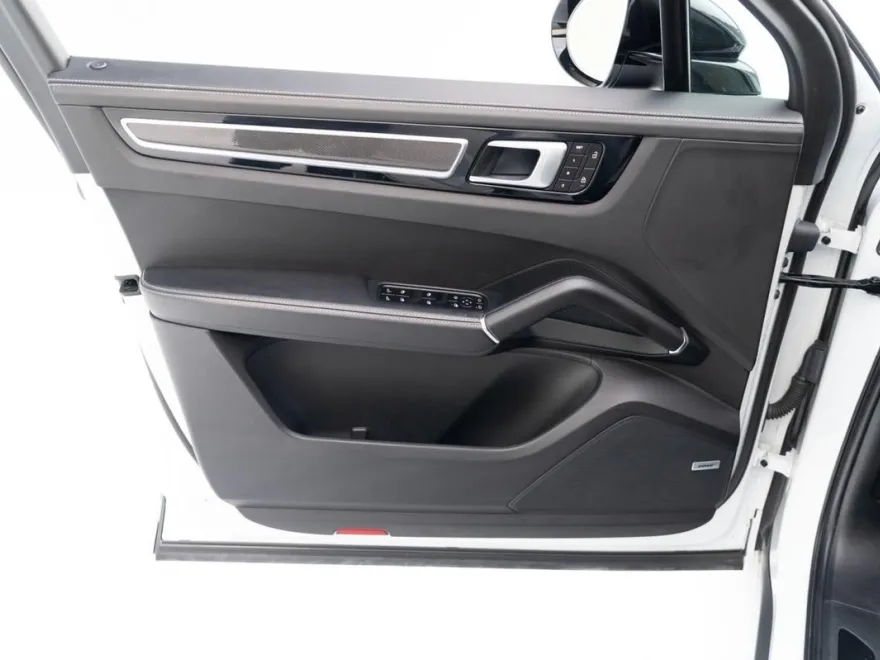 2022 Porsche Cayenne GTS photo 19