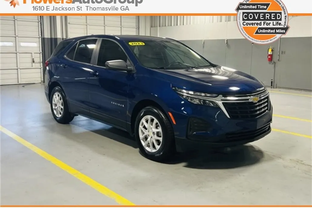 2023 Chevrolet Equinox LS photo 1