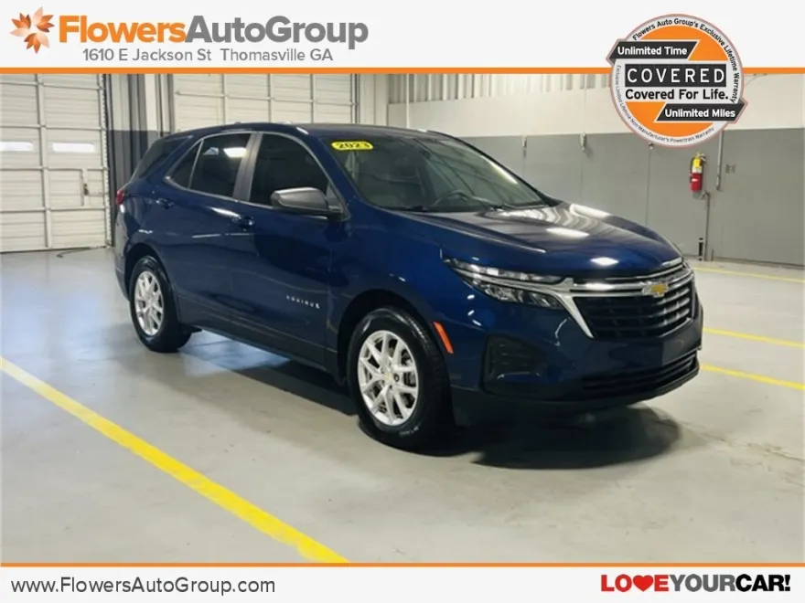 2023 Chevrolet Equinox LS photo 1