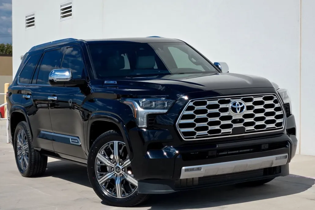 2023 Toyota Sequoia Capstone photo 1
