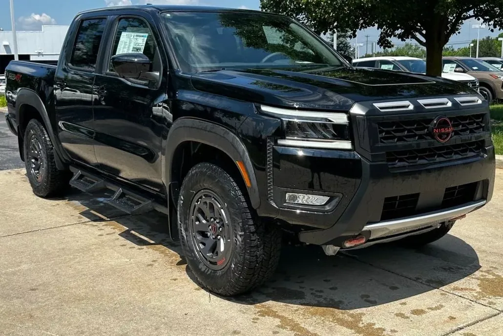 2025 Nissan Frontier Crew Cab PRO-4X photo 1
