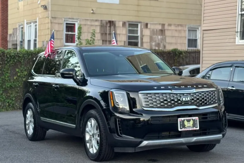 2020 Kia Telluride LX photo 1